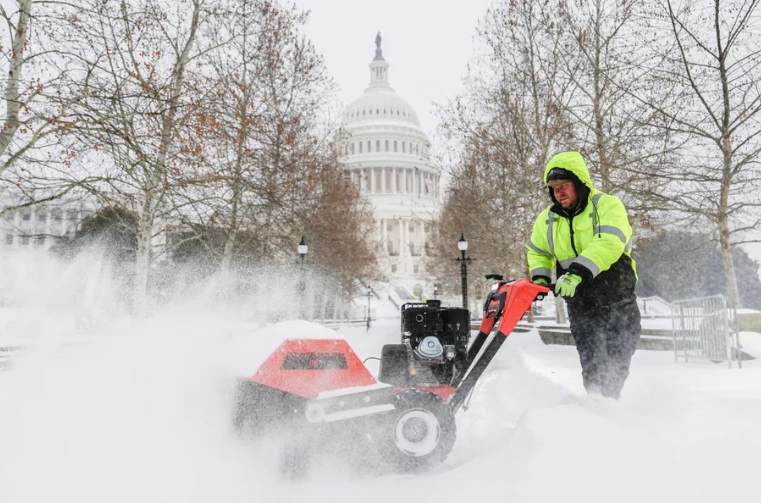 Ιστορική χιονοθύελλα και κύμα ψύχους σαρώνουν τις ΗΠΑ - 13 νεκροί, χιλιάδες ακυρώσεις πτήσεων
