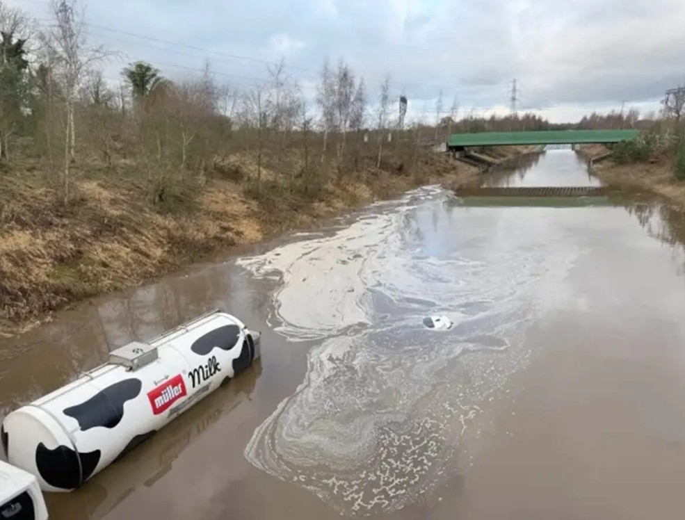 Ηνωμένο Βασίλειο: Πάνω από 100 περιοχές σε συναγερμό για 