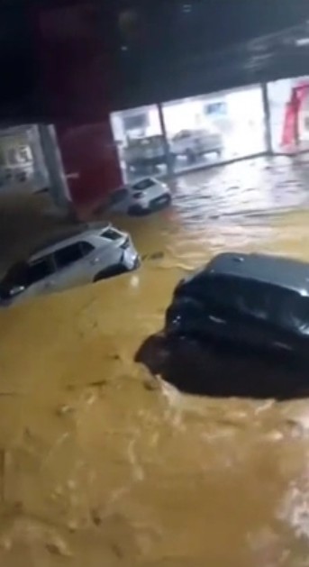 Βραζιλία: 14 νεκροί από τα έντονα καιρικά φαινόμενα που προκάλεσαν πλημμύρες και κατολισθήσεις στη τη Ζόνα ντα Μάτα κατά τη διάρκεια της νύχτας