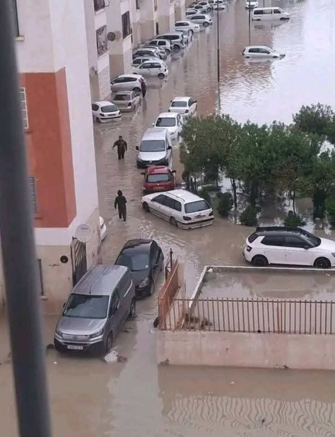 Σφοδρές καιρικές συνθήκες στην Αλγερία, καταρρακτώδεις βροχές και πλημμύρες στην Aïn M'lila, στην επαρχία Oum El Bouaghi 