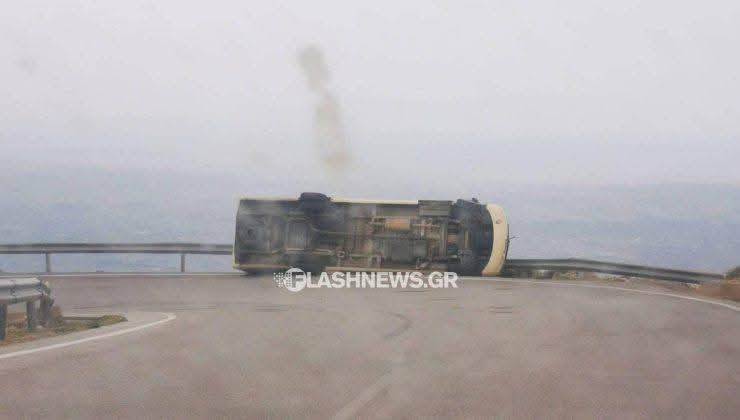 Θυελλώδεις άνεμοι στα νησιά παρέσυραν οχήματα 