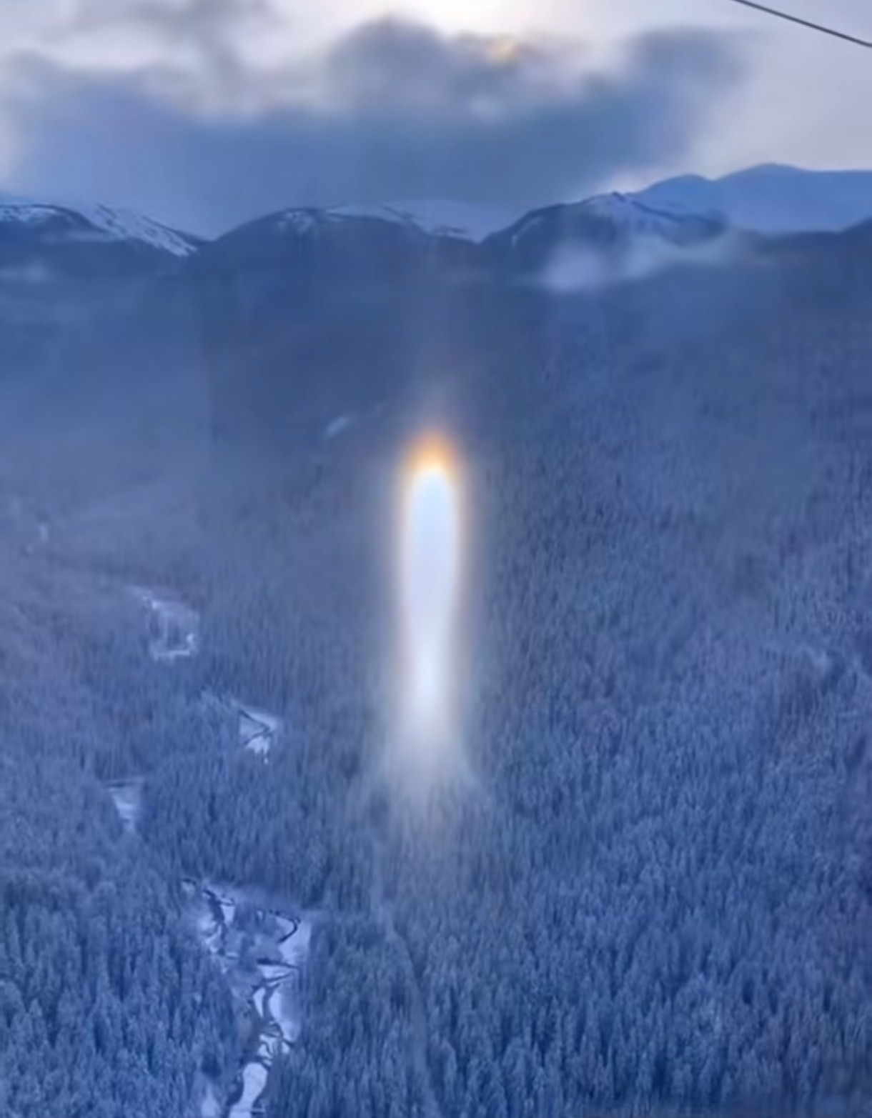 Βρετανική Κολομβία: Σπάνιο εντυπωσιακό φαινόμενο καταγράφτηκε στην...