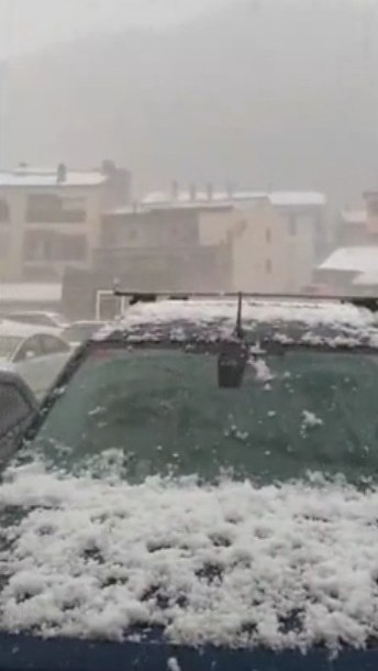 Ισπανία: Έντονες καταιγίδες στην Καταλονία. Η Ρίμπες Ντε Φρεσέρ παραλύει από τεράστιες ποσότητες χαλαζιού