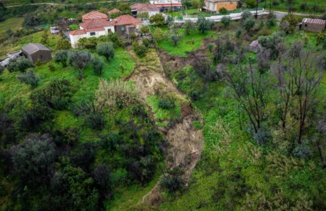 Γιατί αυξάνονται οι κατολισθήσεις: Πώς ο συνδυασμός βροχής και γεωλογίας πυροδοτεί τέτοια φαινόμενα, καθηγητής του ΕΜΠ εξηγεί