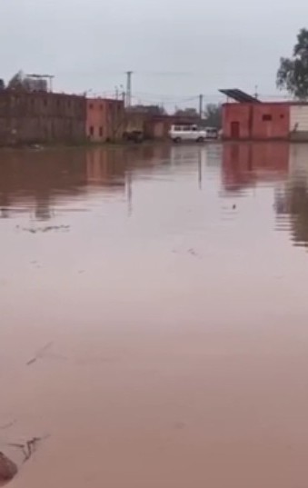 Μαρόκο: Σφοδρές καταιγίδες προκαλούν πλημμύρες, κατακλύζοντας την αγορά Thlat Tlat Ouariki