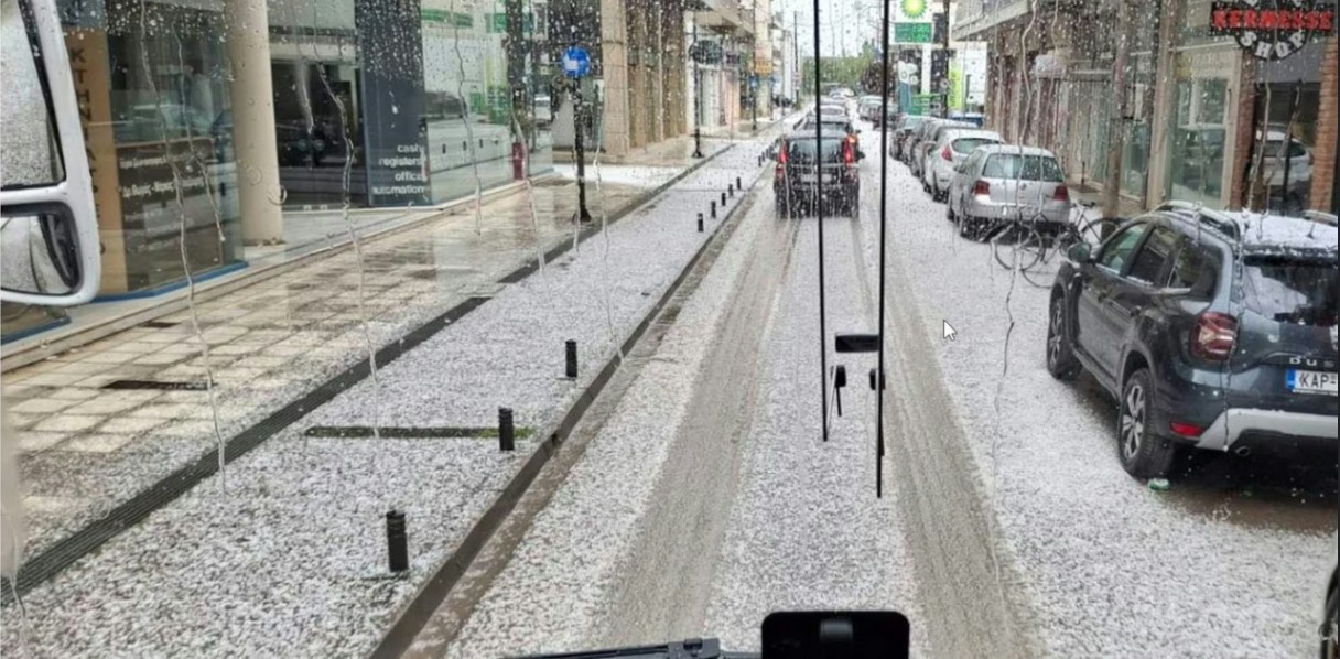 Εκτός από χιόνια, χαλάζι σε μέγεθος φουντουκιού χτύπησε την Καρδίτσα 
