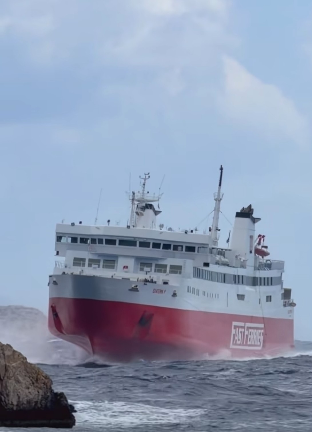 Μάχη με τα κύματα έδωσε πλοίο του Fast Ferries στη Φολέγανδρο 
