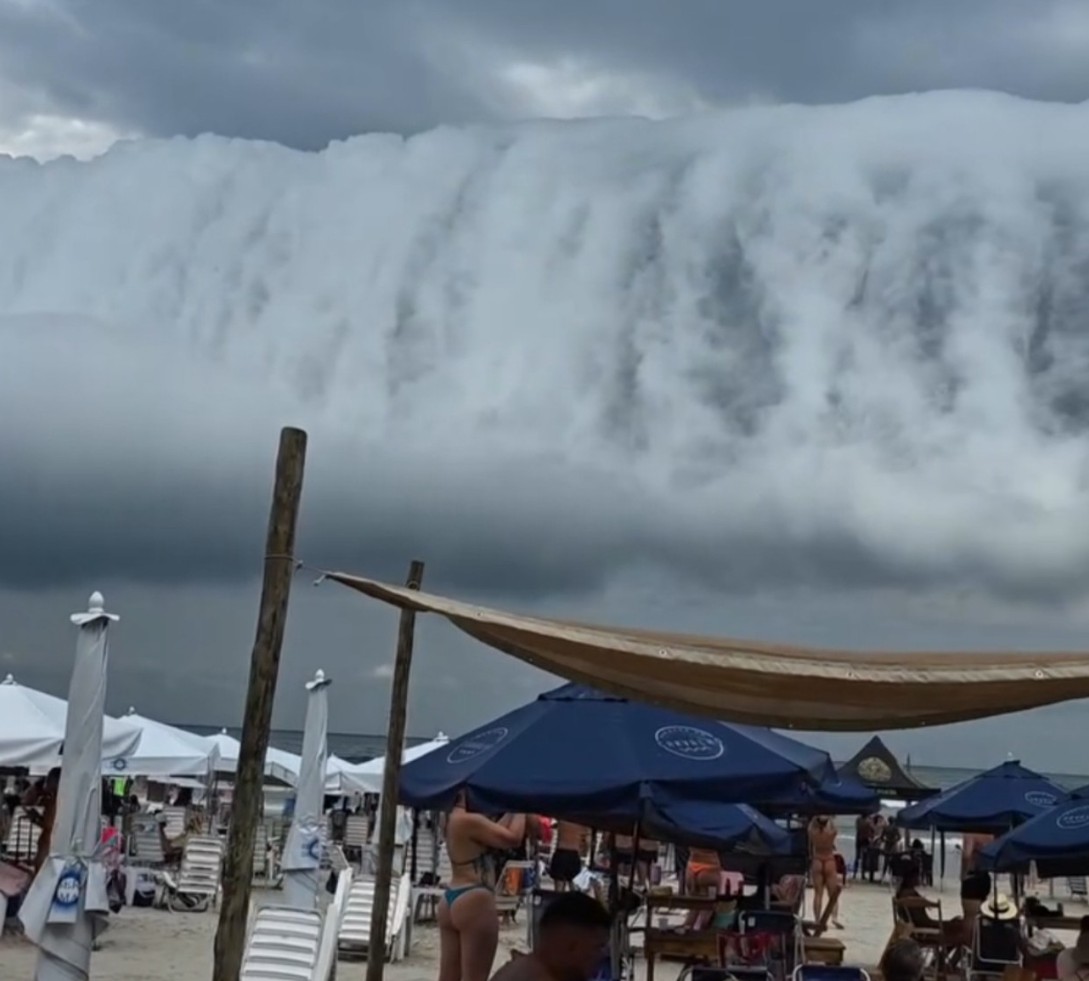Βραζιλία: Τεράστιο νέφος Arcus σαν εικόνα από θρίλερ φέρνει ισχυρούς ανέμους και έντονες καταιγίδες 