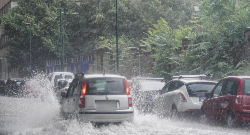 Σικελία: Έντονα καιρικά φαινόμενα με καταιγίδες και ισχυρές χαλαζοπτώσεις 