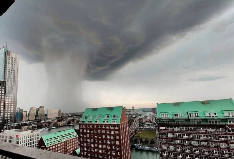 Microburst πάνω από το Ρότερνταμ 