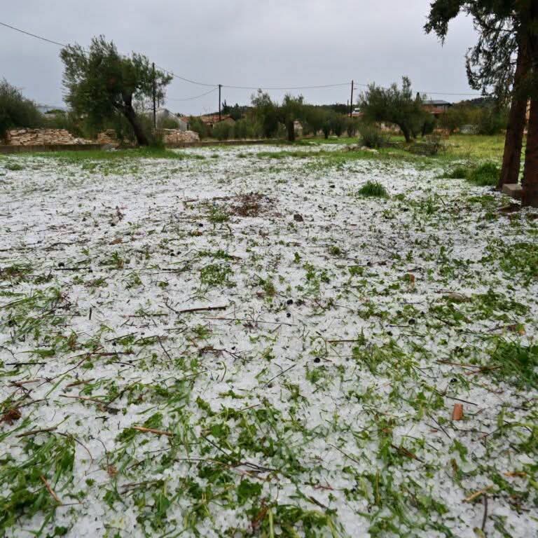 Το έστρωσε στην Εγνατία λόγω ισχυρής χαλαζόπτωσης 