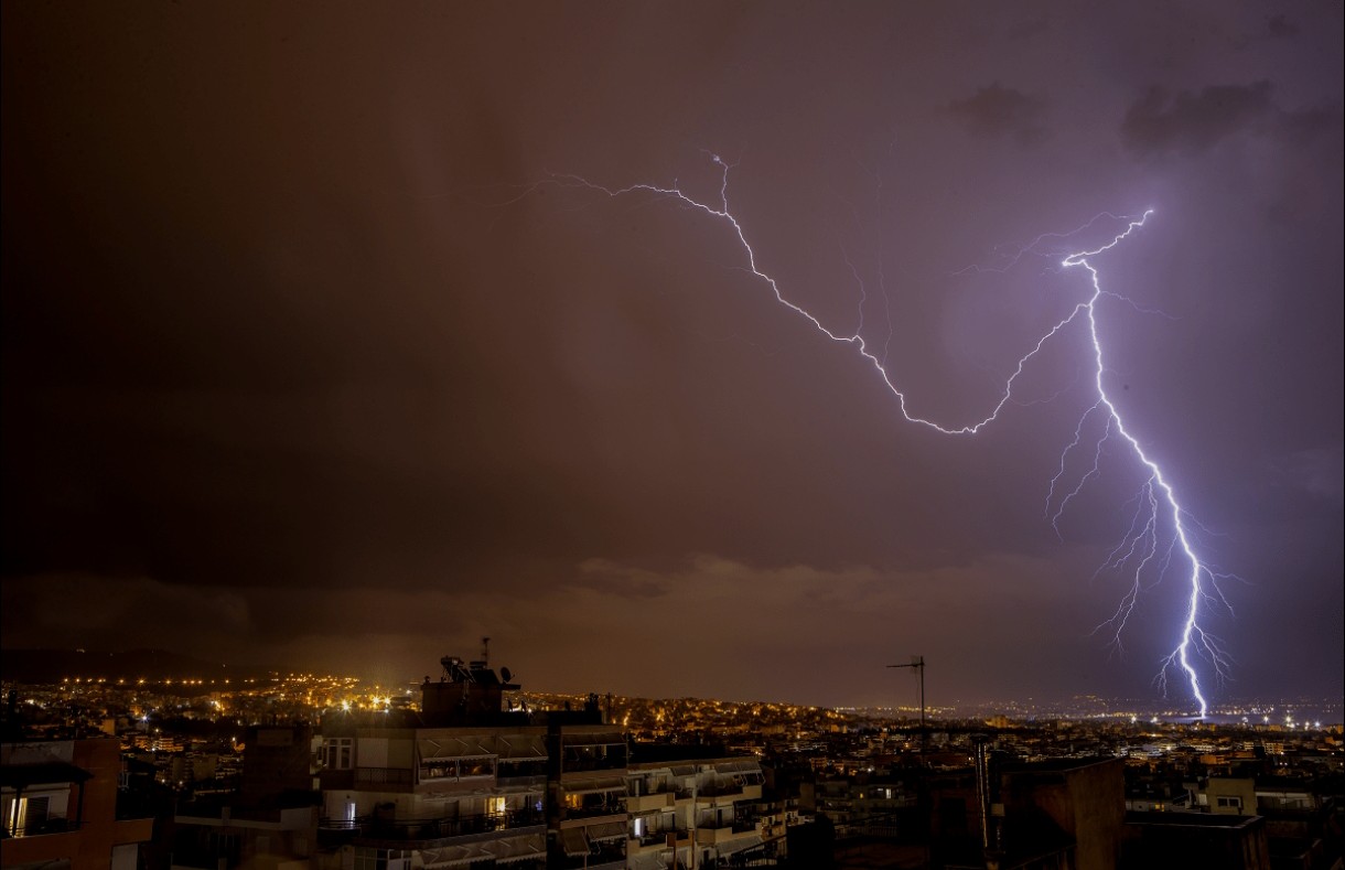 Προβλήματα από την καταιγίδα που χτύπησε χθες το βράδυ τη Θεσσαλονίκη 