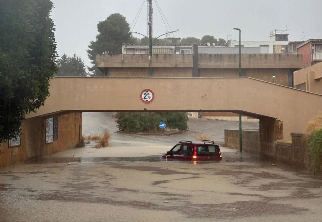 Ισχυρή κακοκαιρία στη Σικελία, πλημμύρες στο Αγκριτζέντο: ξαφνικές πλημμύρες πλήττουν την πόλη