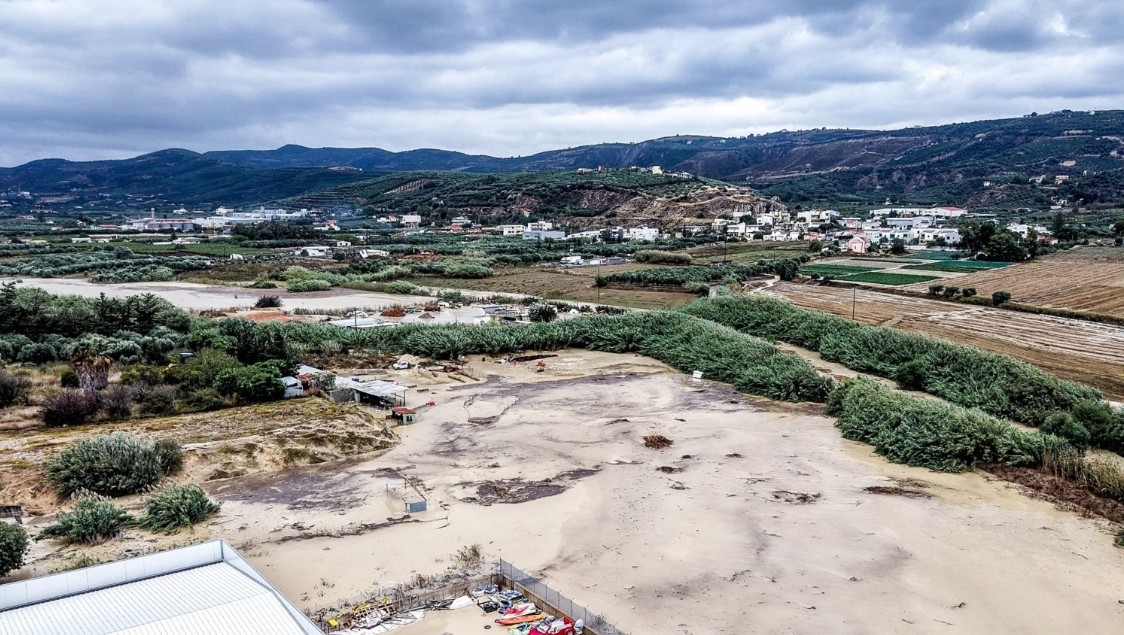 Κακοκαιρία στη Κρήτη: Εντοπίστηκε νεκρός ο κτηνοτρόφος, καταπλακώθηκε από φερτά υλικά – Πλημμύρες και μεγάλες καταστροφές στο νησί