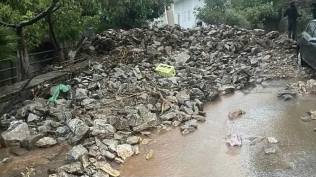 Στο έλεος της κακοκαιρίας η Κρήτη: Ζευγάρι παρασύρθηκε από τις πλημμύρες – Μπαράζ 112.