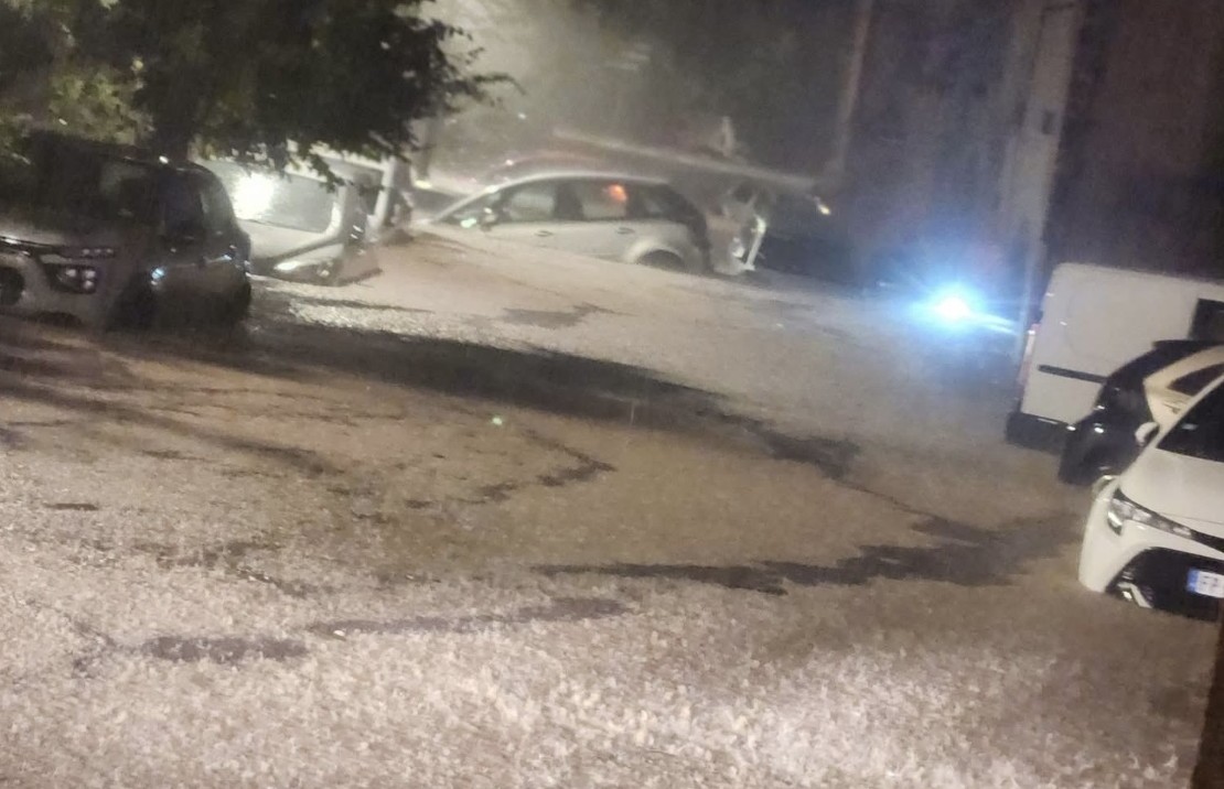 Η νότια Γαλλία πολιορκείται από έντονα καιρικά φαινόμενα: 230...