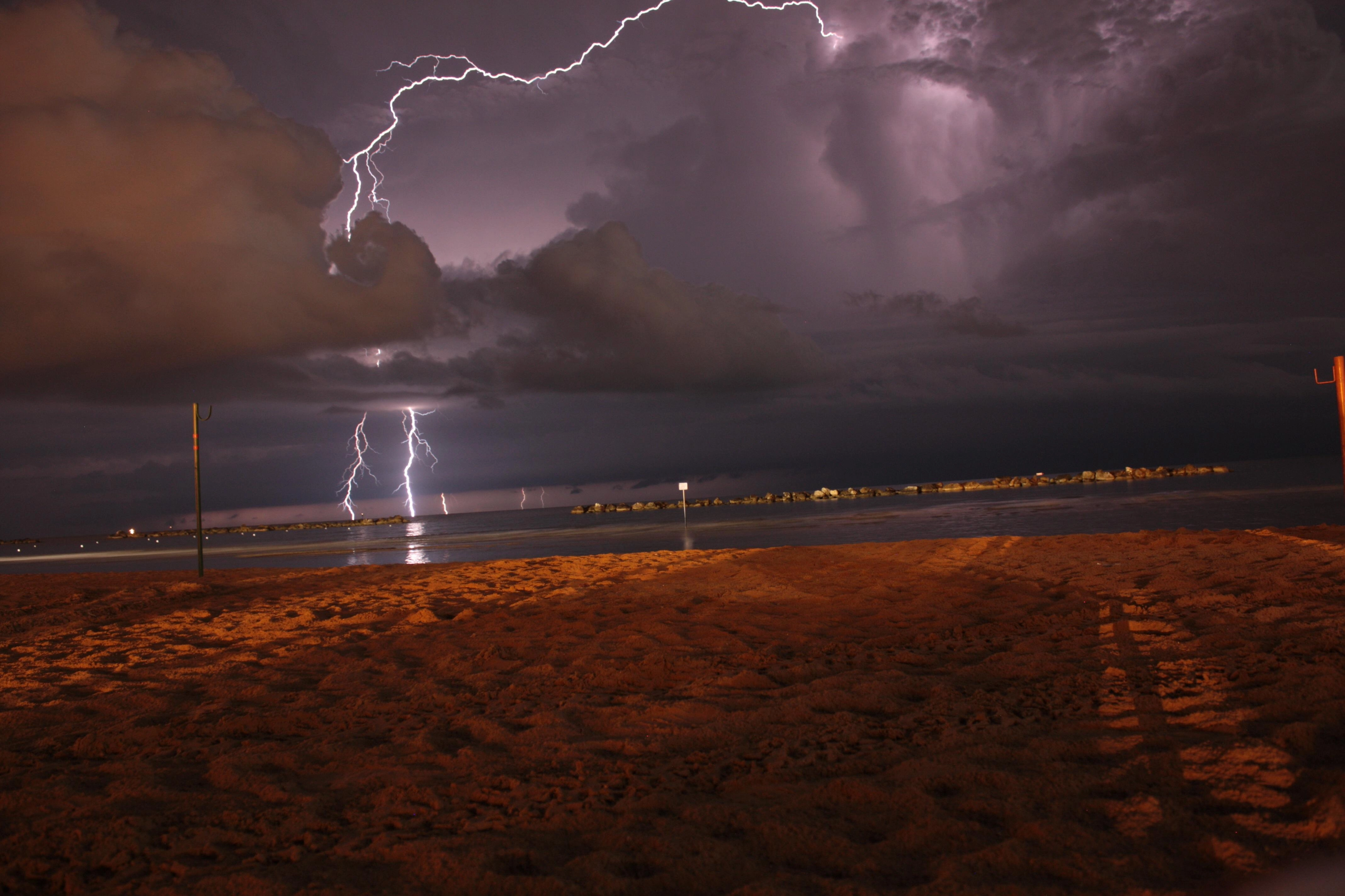 Ισχυρές τοπικά καταιγίδες σε τμήματα της βόρειας χώρας - Πρόγνωση καιρού Ελλάδας για Σάββατο 02 Μαΐου 2020
