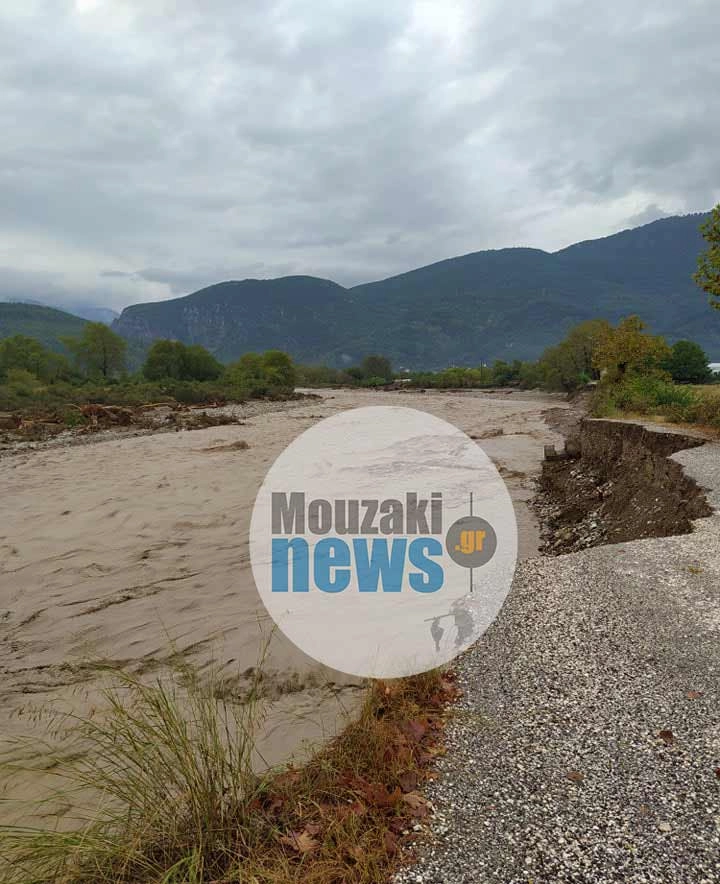 Βρέθηκε το αυτοκίνητο που παρασύρθηκε από χείμαρρο στο Μουζάκι - Αγνοούμενος ο οδηγός του