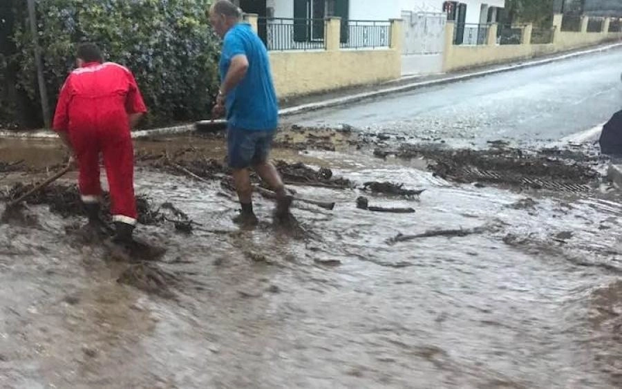 Μεγάλα προβλήματα και στην Κεφαλονιά! «Πνίγηκε» στη λάσπη η Αγία Ευφημία από τη νεροποντή (εικόνες/video)