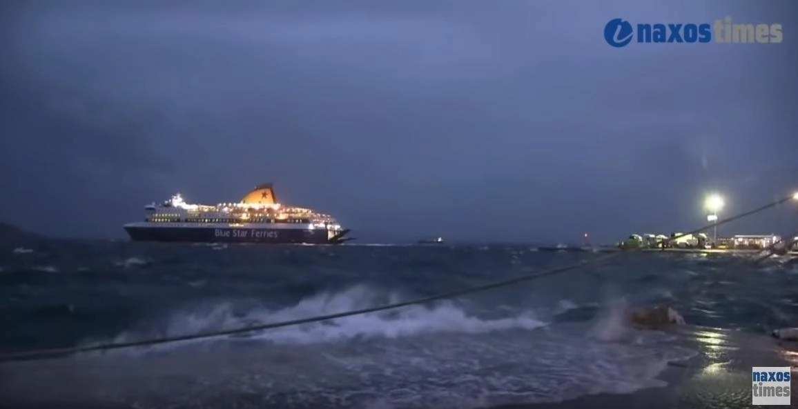 Βίντεο: Η «μάχη» του Blue Star Delo για να «δέσει» στη Νάξο με 9 μποφόρ.