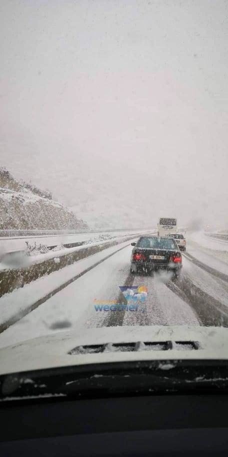 Σοβαρά προβλήματα τώρα στην Εθνική Αθηνών- Λαμίας στο ύψος του Μαρτίνου.