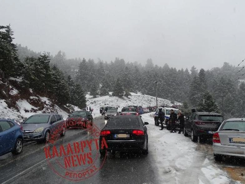 Μόνο με αλυσίδες προς Καλάβρυτα - Χάλασε λεωφορείο κι εγκλωβίστηκαν εκδρομείς