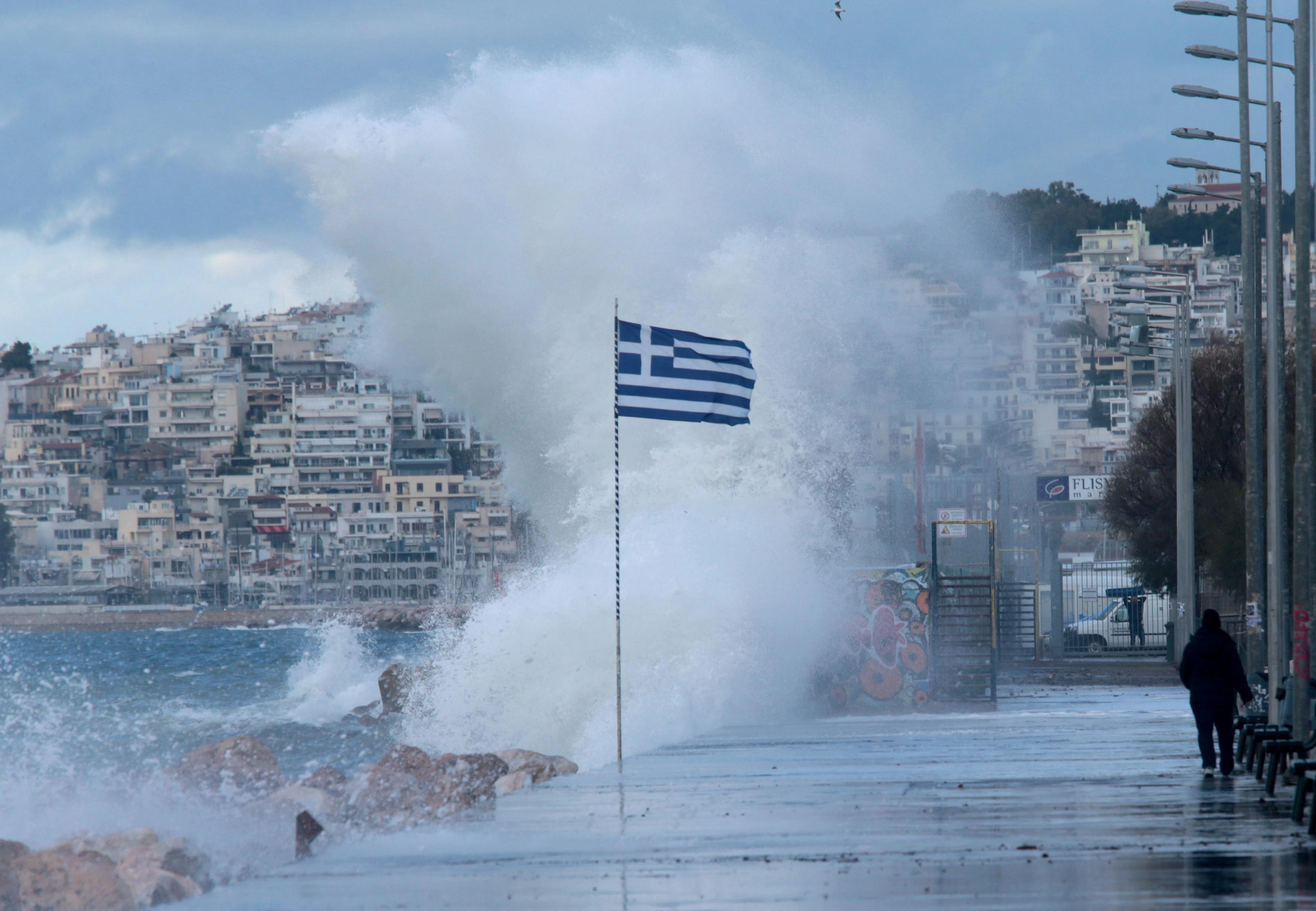 Σφοδρότατοι βοριάδες στο Αιγαίο. Πού ισχύει απαγορευτικό απόπλου.
