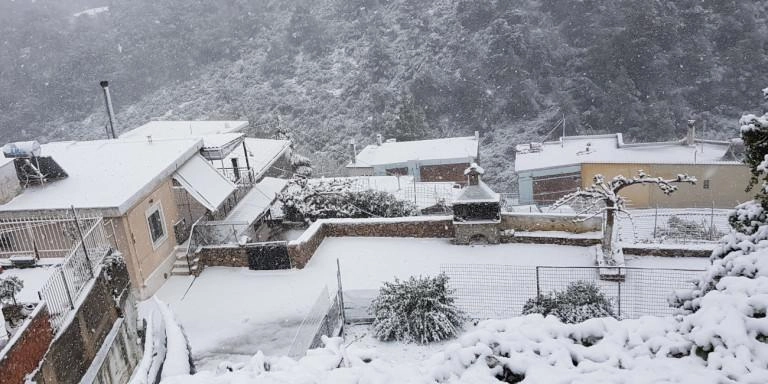 Έντονες απριλιάτικες χιονοπτώσεις σε Ευρυτανία και Δυτική Φθιώτιδα.