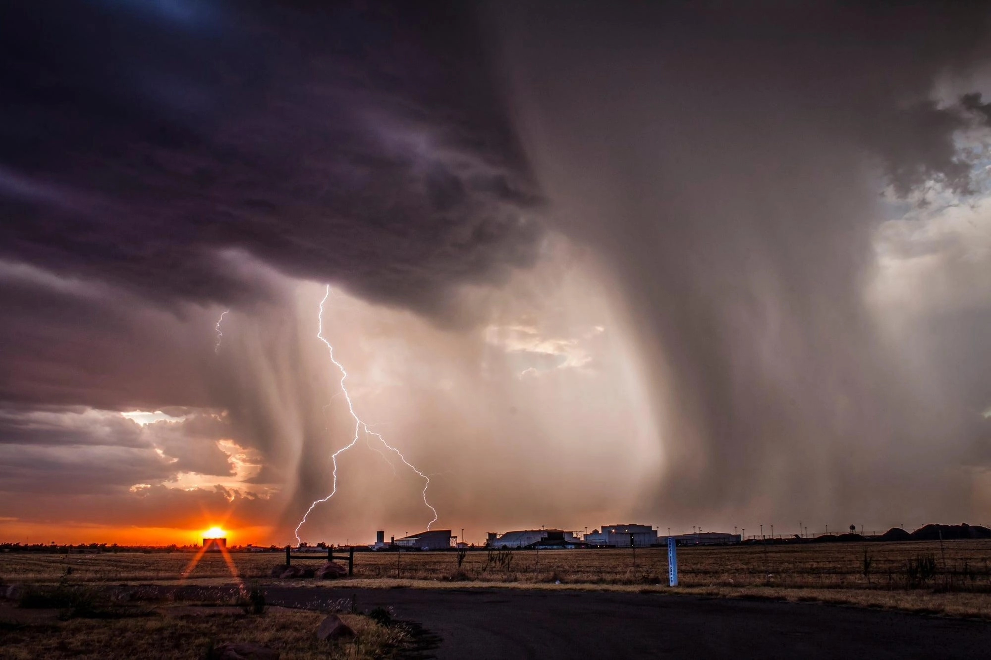 Θυελλώδεις άνεμοι, βροχοπτώσεις κατά τόπους έντονες και χιονοπτώσεις σε χαμηλά υψόμετρα στην βορειοδυτική χώρα - Πρόγνωση καιρού Ελλάδας για Τετάρτη 15-04-20