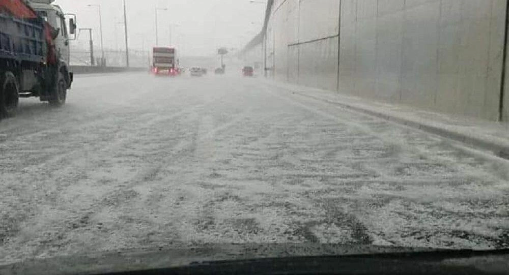 Ισχυρές καταιγίδες στην Αττική με χαλαζοπτώσεις. Δείτε φωτογραφίες και βίντεο.