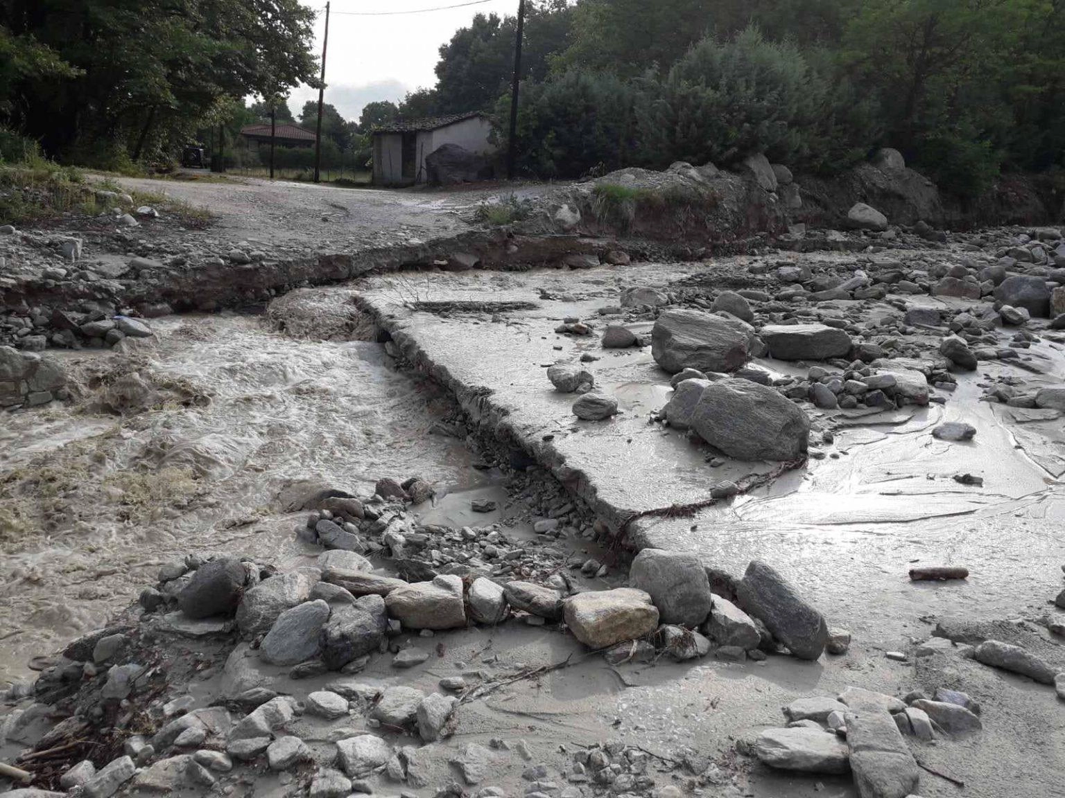 Ζημιές από την χθεσινή κακοκαιρία στο Βελβεντό Κοζάνης. Δείτε φωτογραφίες.