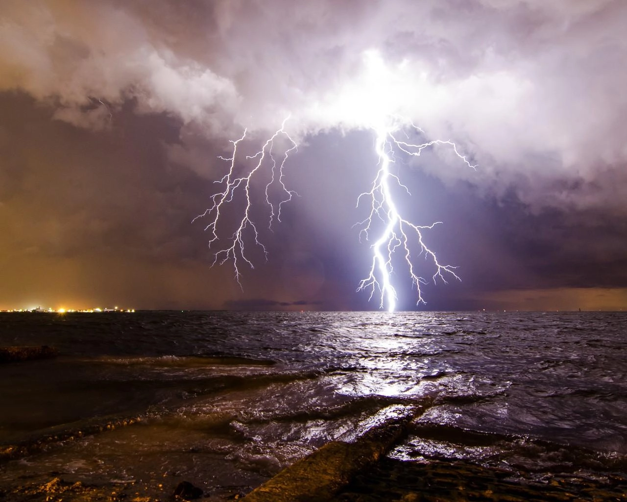 Ισχυρές Βροχές και καταιγίδες - Κυριακή 3/1/2021