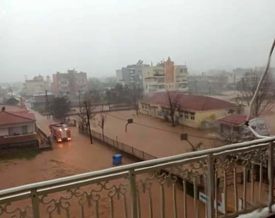 Σοβαρά προβλήματα από τις ισχυρές βροχοπτώσεις στην Έβρο.