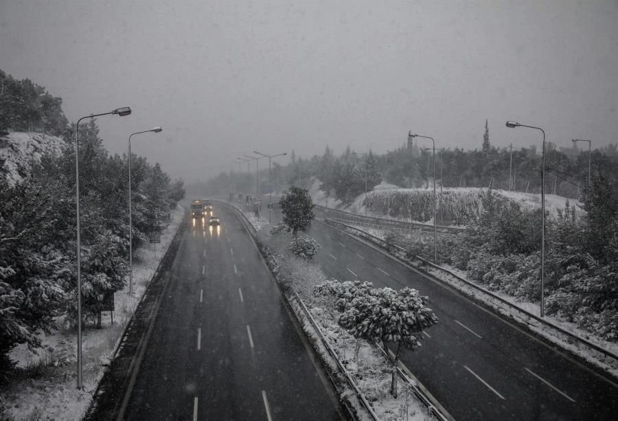 Χιονοπτώσεις περιμετρικά της πόλης της Θεσσαλονίκης για άυριο Πέμπτη