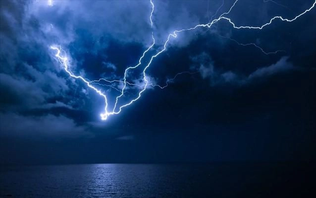 Τοπικά ισχυρές καταιγίδες για αύριο Σάββατο. Ισχυροί άνεμοι στο Αιγαίο.