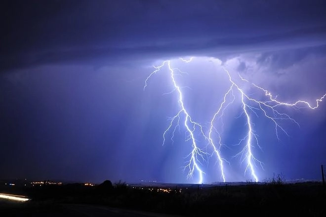 Τοπικά ισχυρά φαινόμενα στα δυτικά, στην Πελοπόννησο, στην Εύβοια και από το απόγευμα στο Αιγαίο.