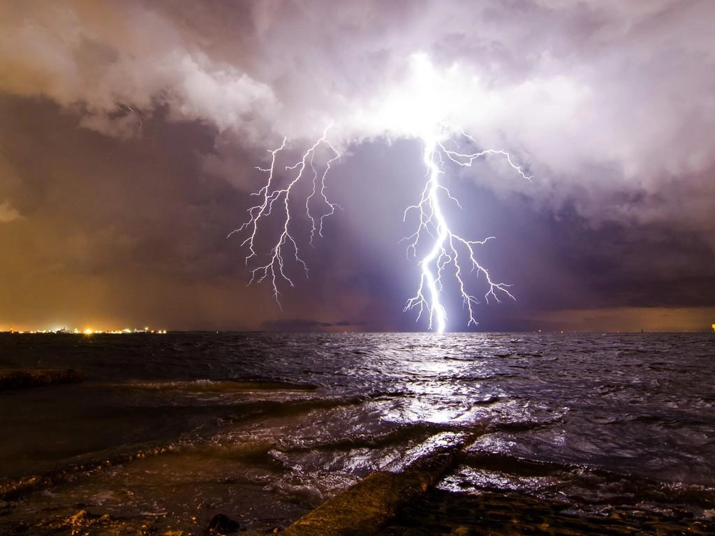 Τοπικά έντονα φαινόμενα σε ανατολικά και νότια