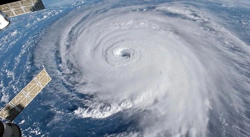 Τροπικοί τυφώνες, αυξάνονται συνεχώς σε πλήθος και μέγθος.