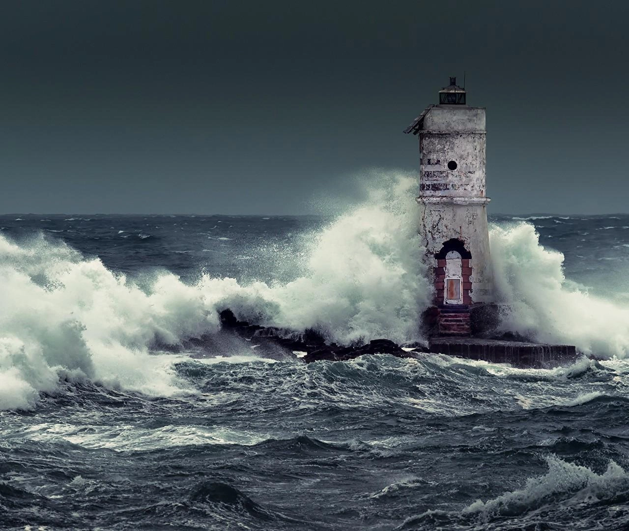 🌊 Ισχυροί άνεμοι στα Πελάγη και επιμονή των βροχοπτώσεων / Τετάρτη 24-11-21 💧