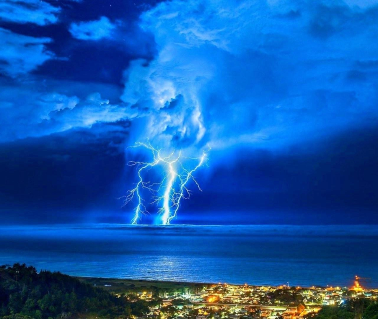 ⚡ Τοπικά ισχυρές καταιγίδες το επόμενο τριήμερο 03-05/12/21