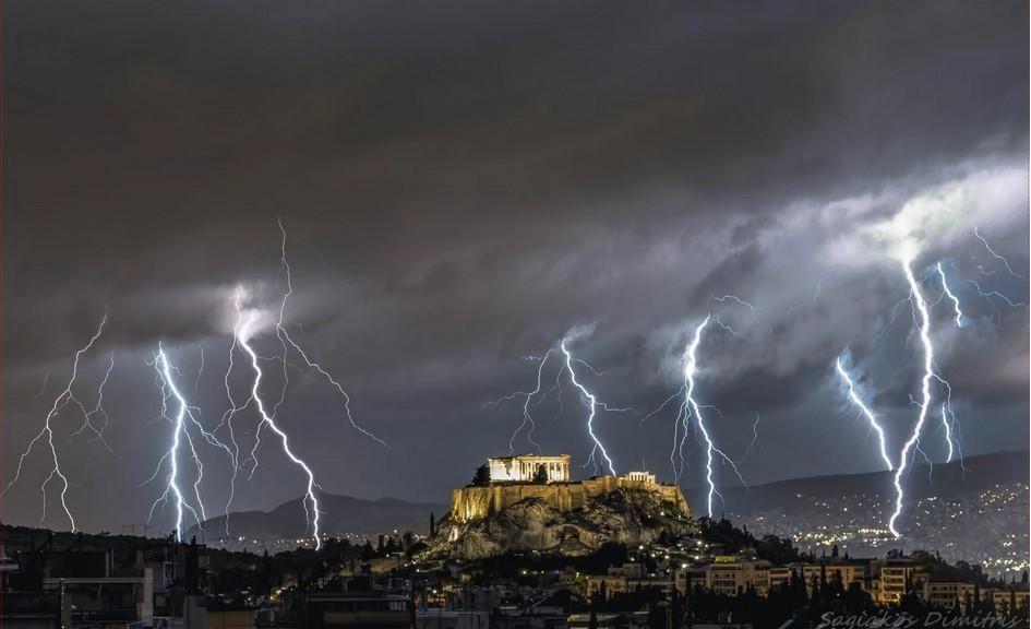 Ισχυρές βροχές και καταιγίδες τις επόμενες ώρες στον Ν. Αττικής.