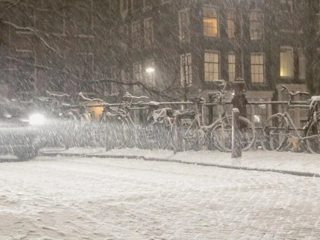 Iσχυρές χιονοπτώσεις στα ανατολικά ημιπεδινά-ημιορεινά και ισχυρές βροχοπτώσεις στα παραθαλάσσια για αύριο Σάββατο.