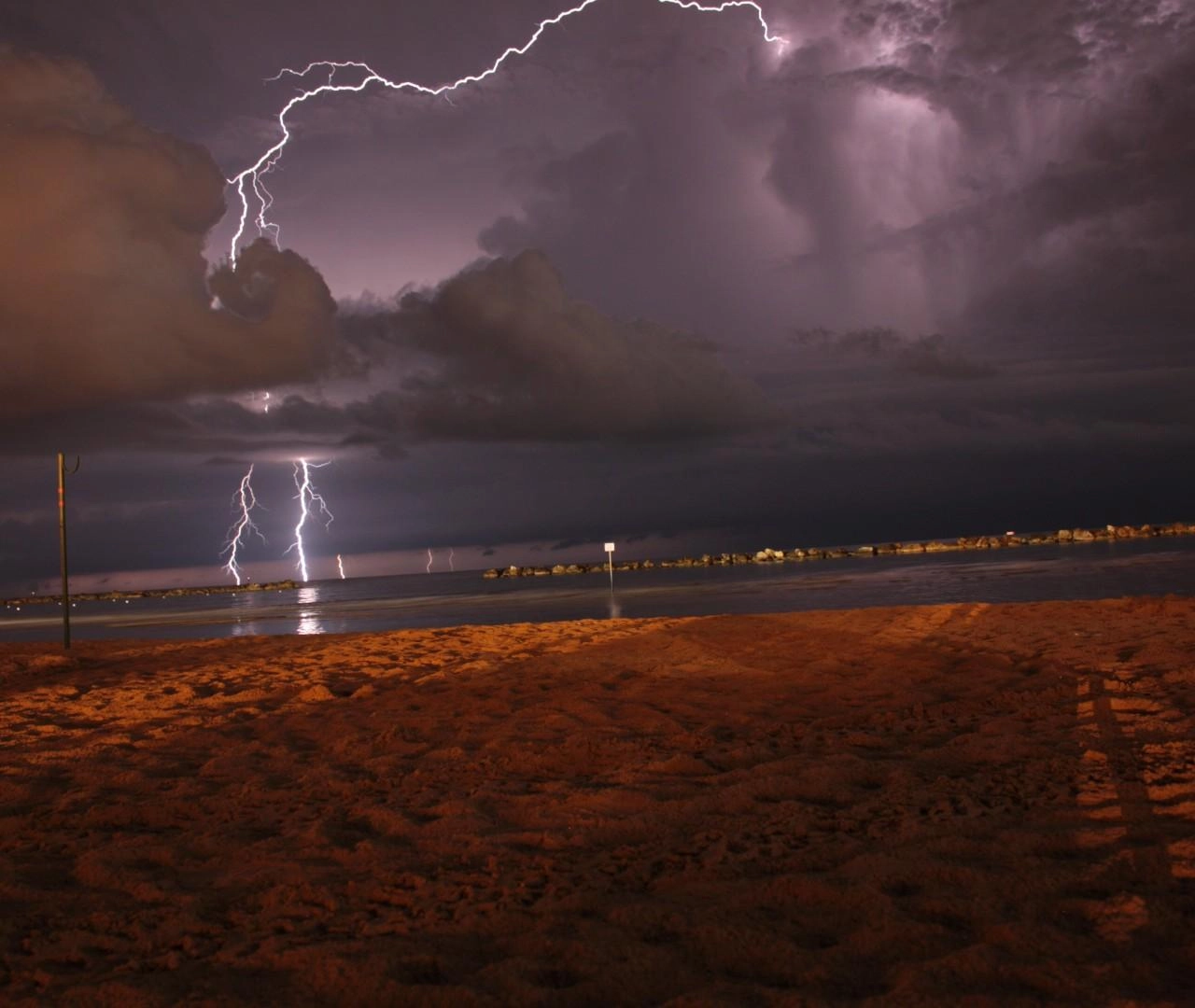 ⚡ Βροχερός καιρός με ισχυρές καταιγίδες στα Πελάγη αύριο Σάββατο 08-01-22