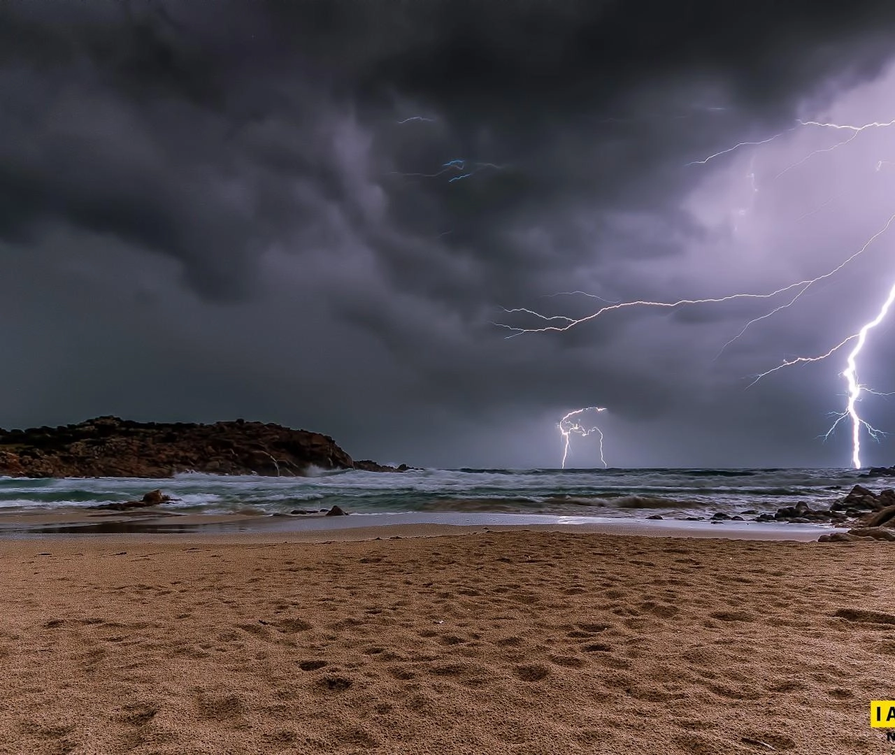 Ισχυρές καταιγίδες στα νοτιοανατολικά της χώρας αύριο Κυριακή 09-01-22