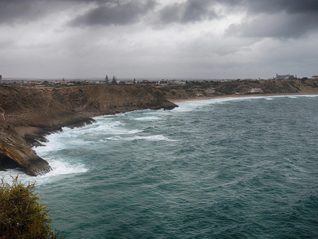Τοπικές βροχοπτώσεις και χιονοπτώσεις στα ορεινά για αύριο Σάββατο