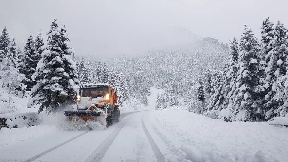 Η κατάσταση στα Τρίκαλα και σε όλο το οδικό δίκτυο της Θεσσαλίας - απαγορεύσεις και υποχρεωτική χρήση αλυσίδων