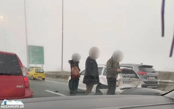 Προσοχή - Πυκνή ομίχλη στην Εγνατία οδό στα διόδια. Καραμπόλα αυτοκινήτων.