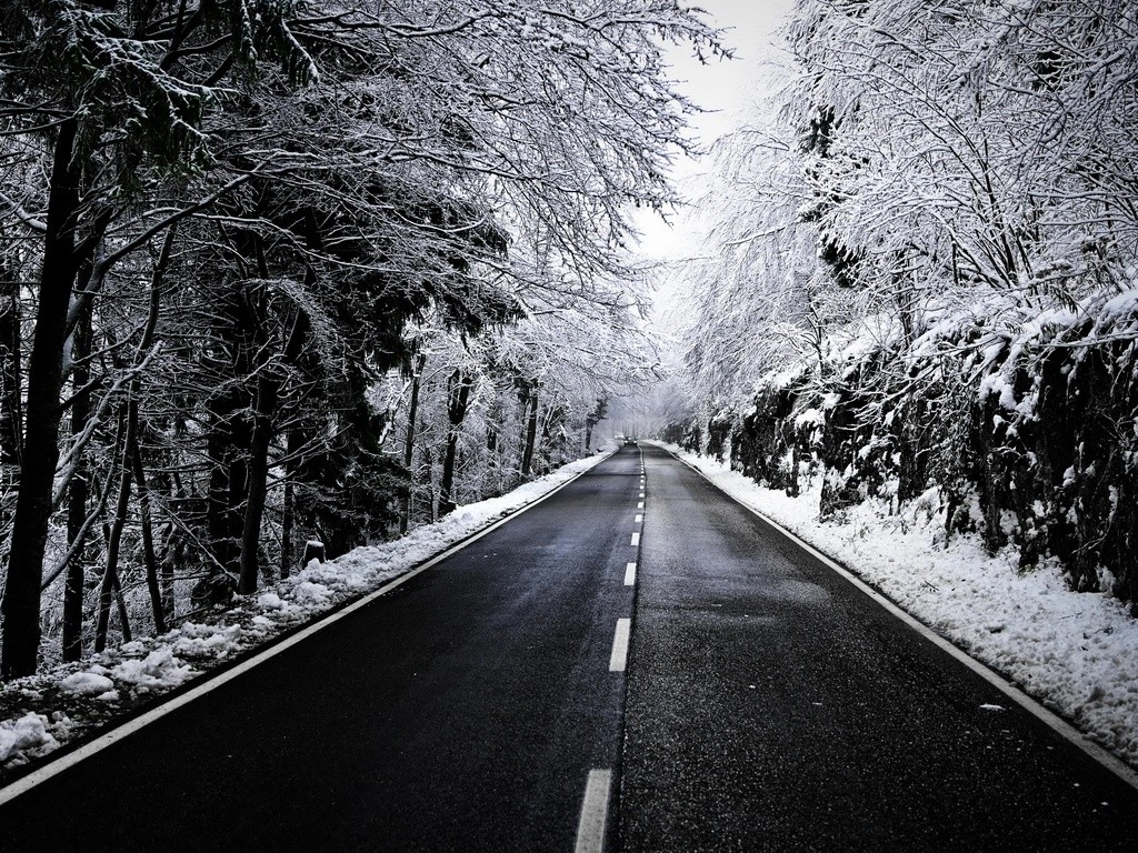 Νεφώσεις με τοπικές βροχές και σποραδικές καταιγίδες στα κεντρικά και βόρεια και χιονοπτώσεις σε ορεινές και ημιορεινές περιοχές. Πρόγνωση καιρού καθαράς Δευτέρας