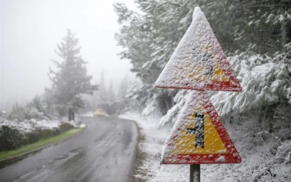 Ραγδαία πτώση της θερμοκρασίας σε όλη την χώρα. Χιονοπτώσεις στην κεντρική και βόρεια Ελλάδα.