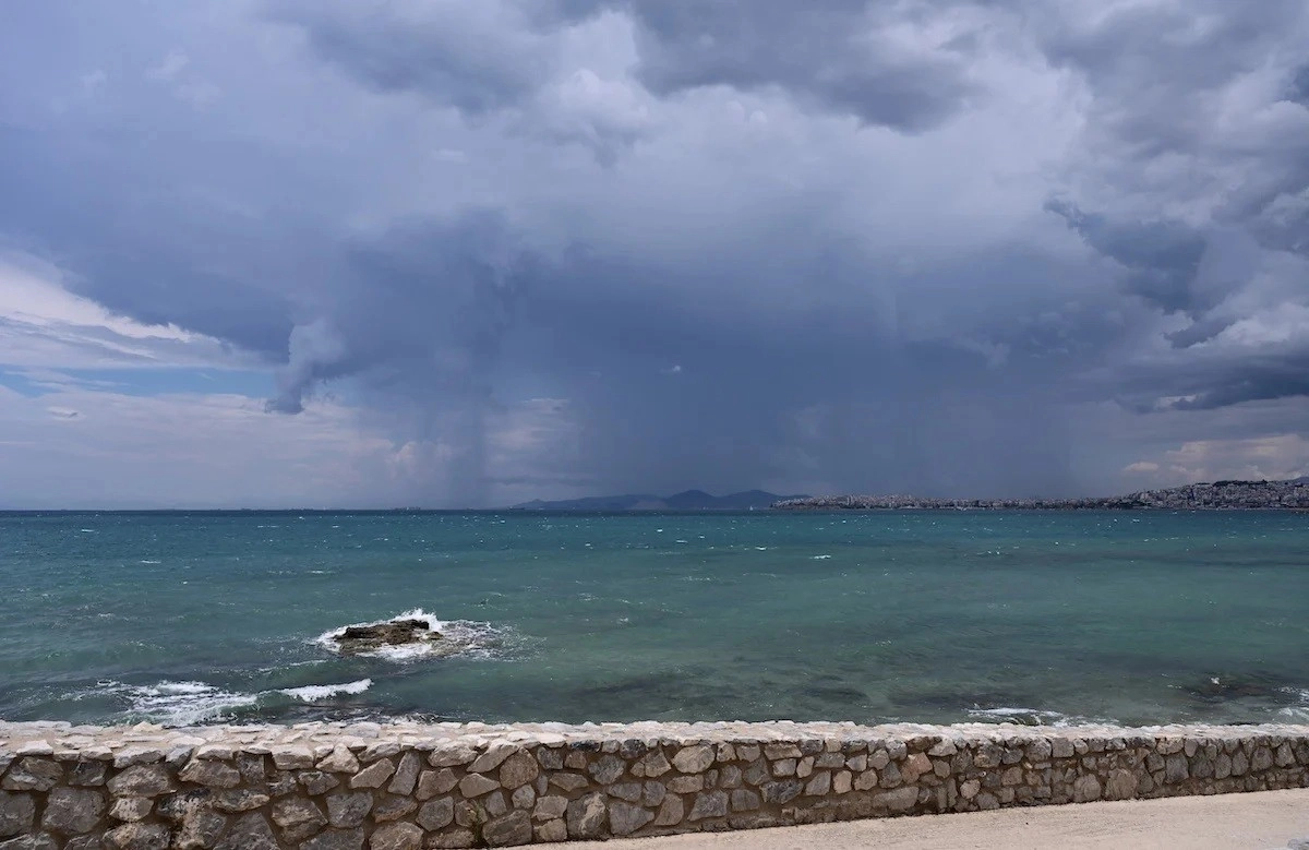 Τοπικές βροχές και καταιγίδες στα Βόρειο Ανατολικά. Ισχυροί άνεμοι στο Αιγαίο. Δελτίο καιρού 28/6/2022.